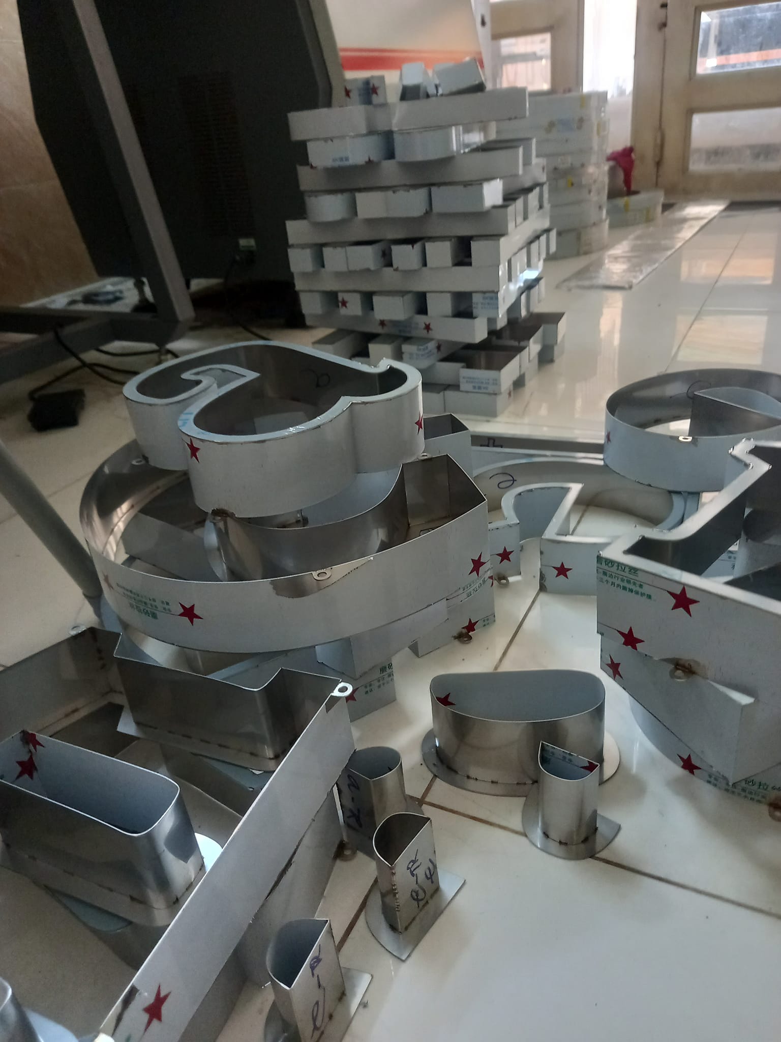 chữ nổi inox lộng viền